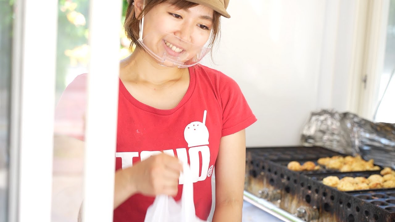 Японская уличная еда - Lady's Takoyaki Food Truck Octopus Balls Cooking Stall ASMR