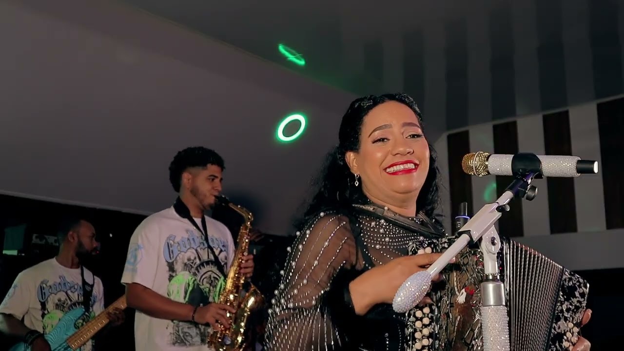 Raquel Arias - Saludos A Mi Gente (En Vivo) Arelis Disco El Rubio