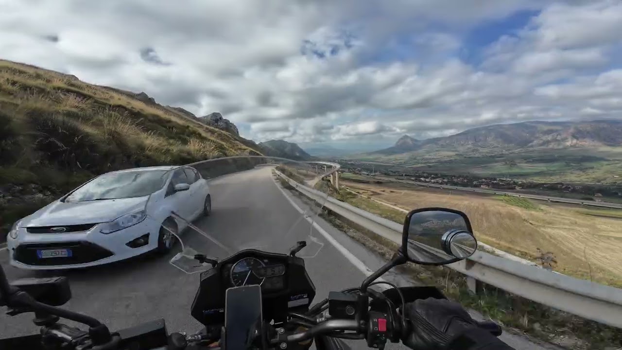 On board Suzuki V Strom 1000 whit DJI Action 4.....