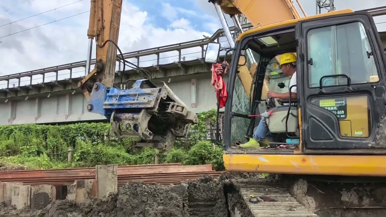 Side Grip Pile Driver