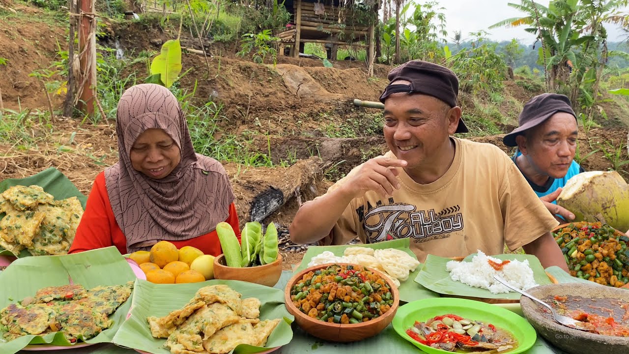 Tumis Buncis Tempe, Mendoan, Telor Dadar, Tim Peda Petai Dan Lalapan Mentah