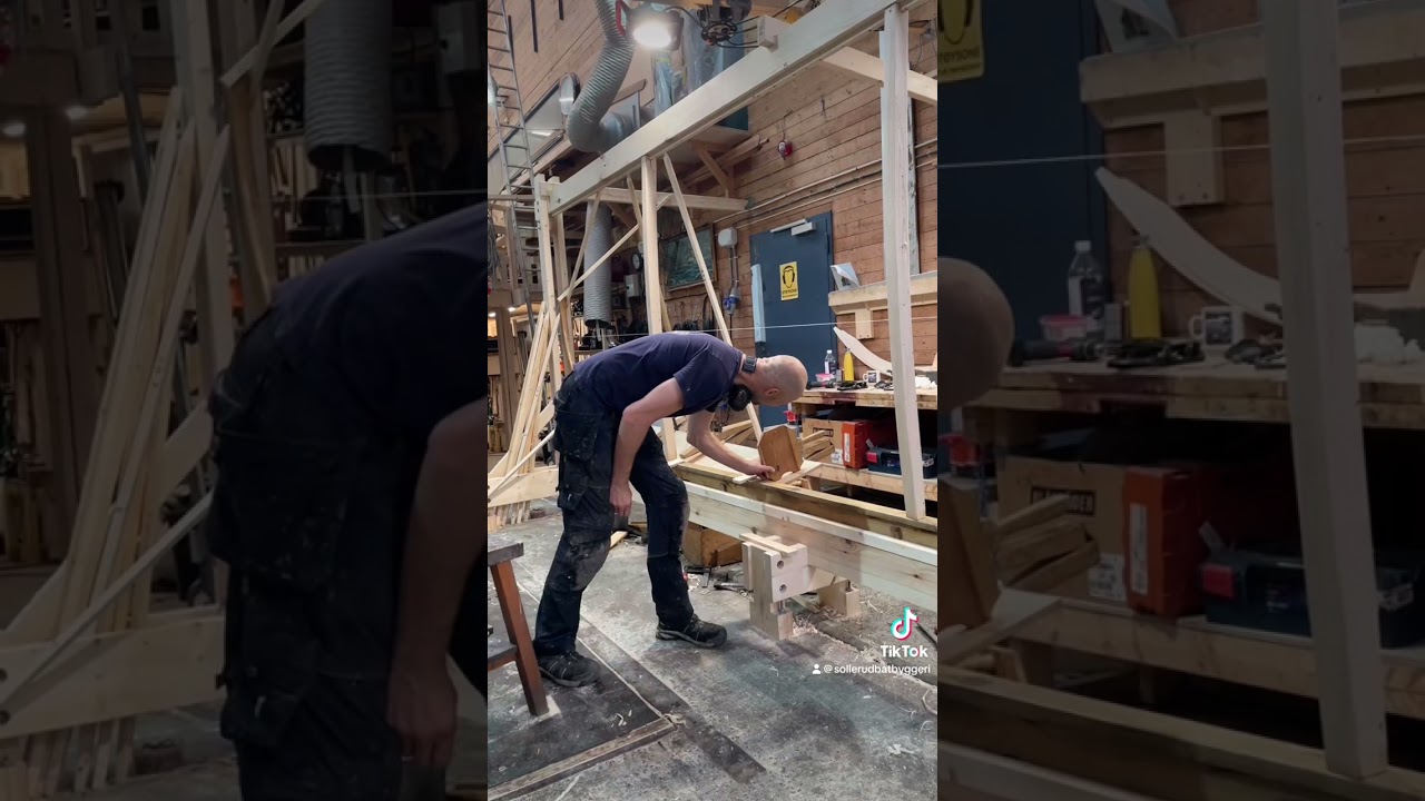 Wooden boatbuilding - First plank