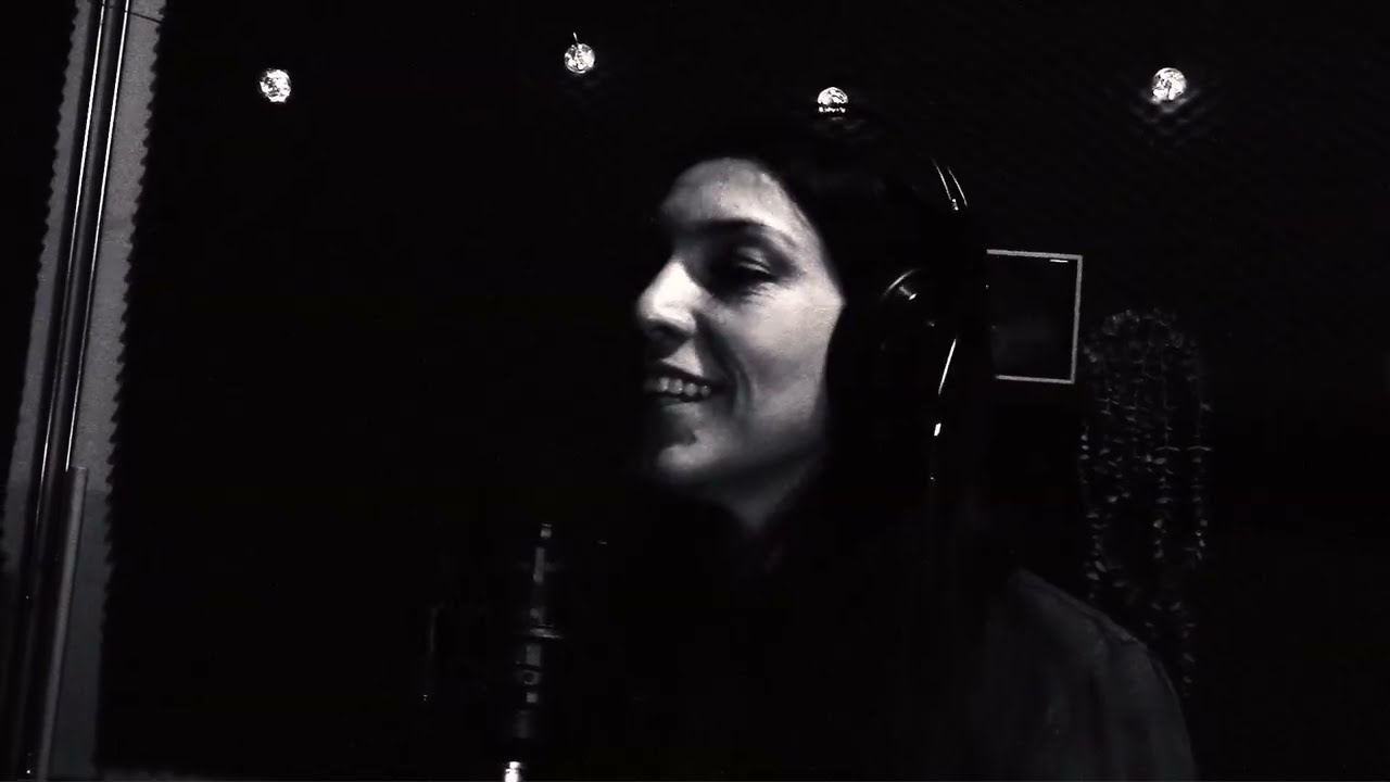 Un sorriso dentro al pianto. ( Cover by Carlo Maggi and Francesca Cappellari. ) 