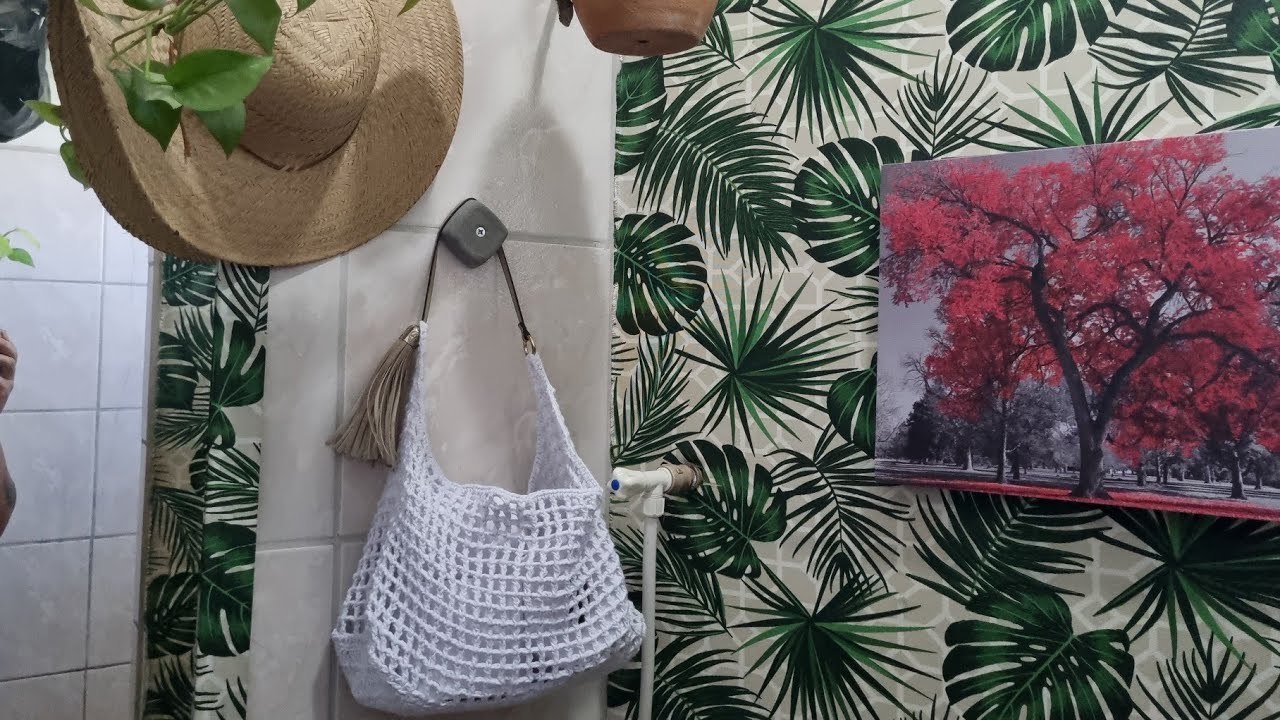 Arrumando e concertando objetos nos ambientes da casa