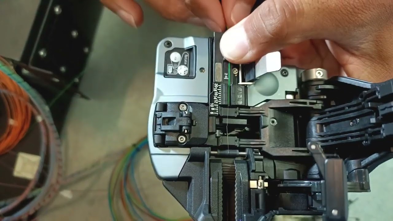 How To Splicing (Fiber Optic) Cable With Fusion Splicer | GSM