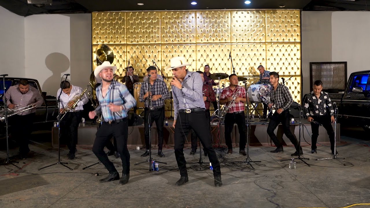 POPURRI DE RANCHERAS Pa Pistiar - Banda Los Plebes De Sinaloa - Me Gusta Tener De a 2 -Una Aventura