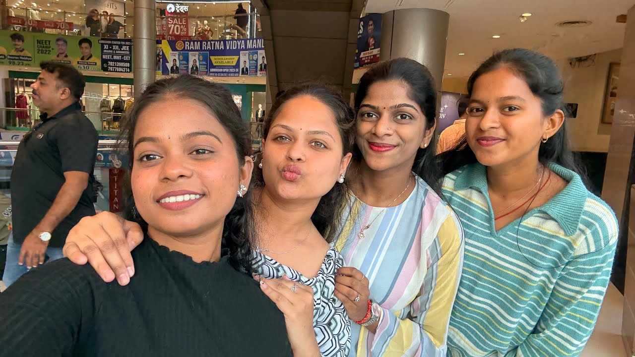 मॅक्सेस मॉल ला जाऊन केली खूप मझ्या🫂🧿 #चार बहिणी चारही भारी #bhayandar #love #viralvideo #viral 