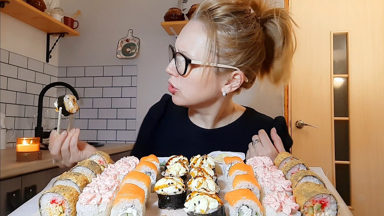 Мукбанг Роллы🍣Rolls Улыбка не сходит с моего лица 🥰 Классные выходные/14 февраля День Влюблённых