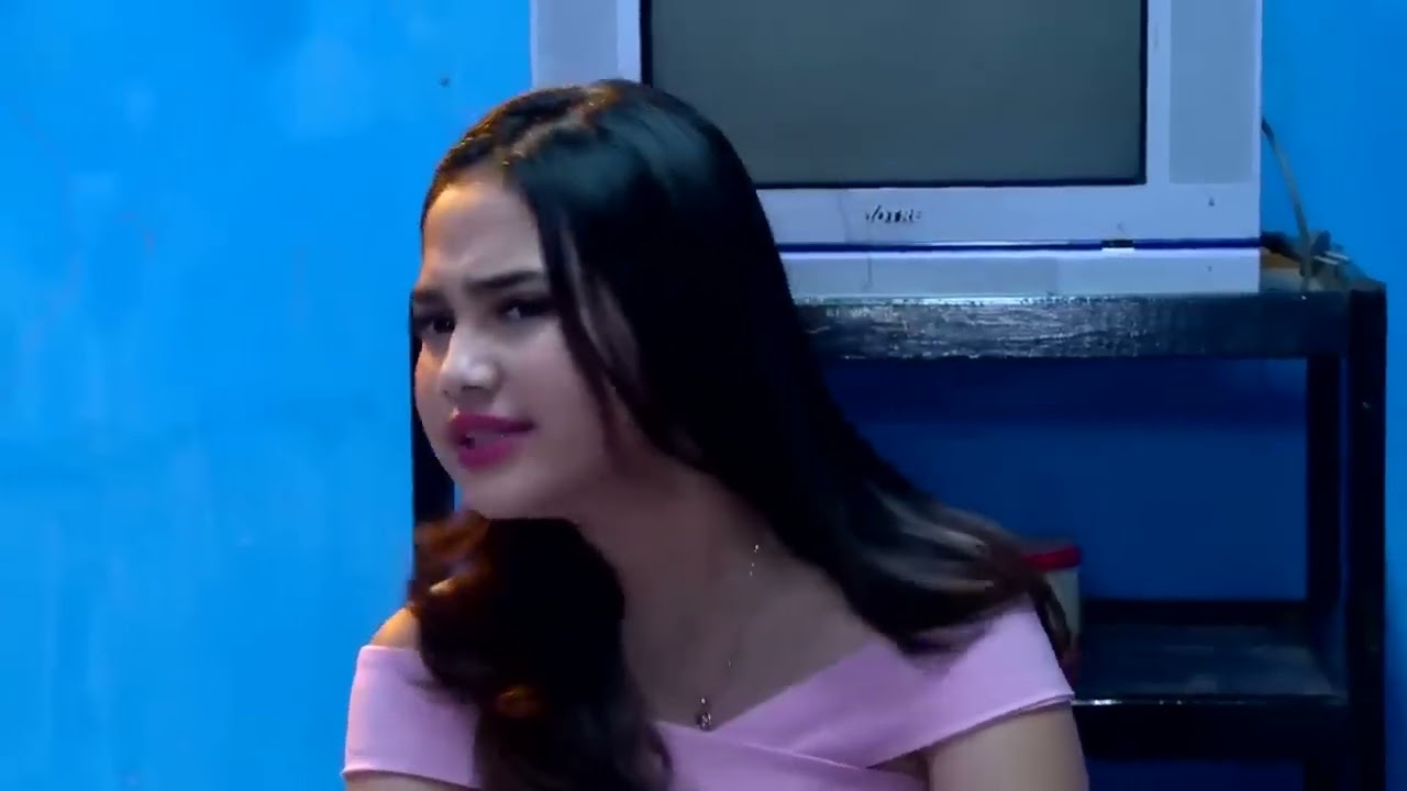 FTV ANGGA YUNANDA - CEWEK GAUL JAKSEL JATUH CINTA PADA PENGAJA MUSHOLLA