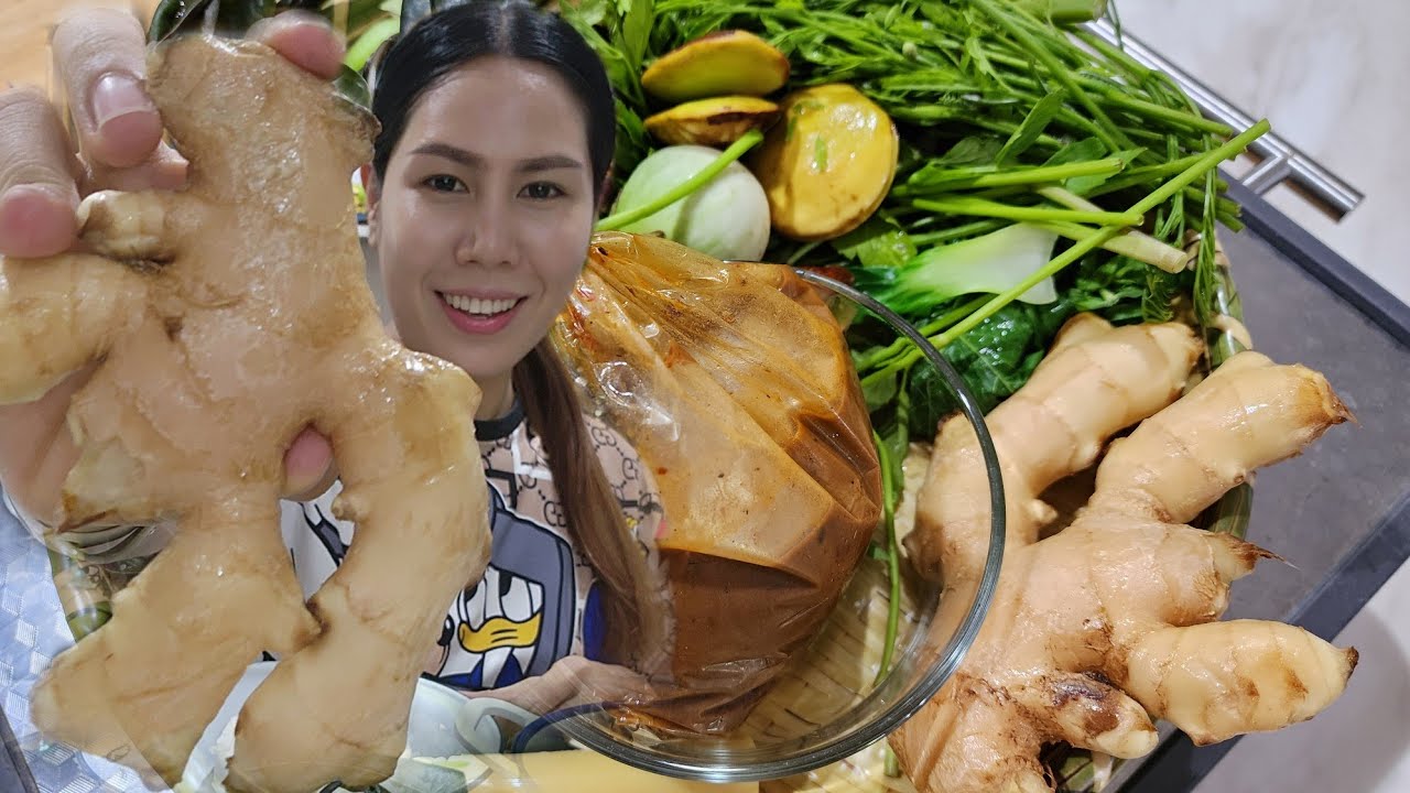 วันนี้กินข้าวกับน้ำพริกปลาร้า ใบยอต้มผักสด และซุปใบกระเจี๊ยบ อร่อยกลมกล่อมมากค่ะ