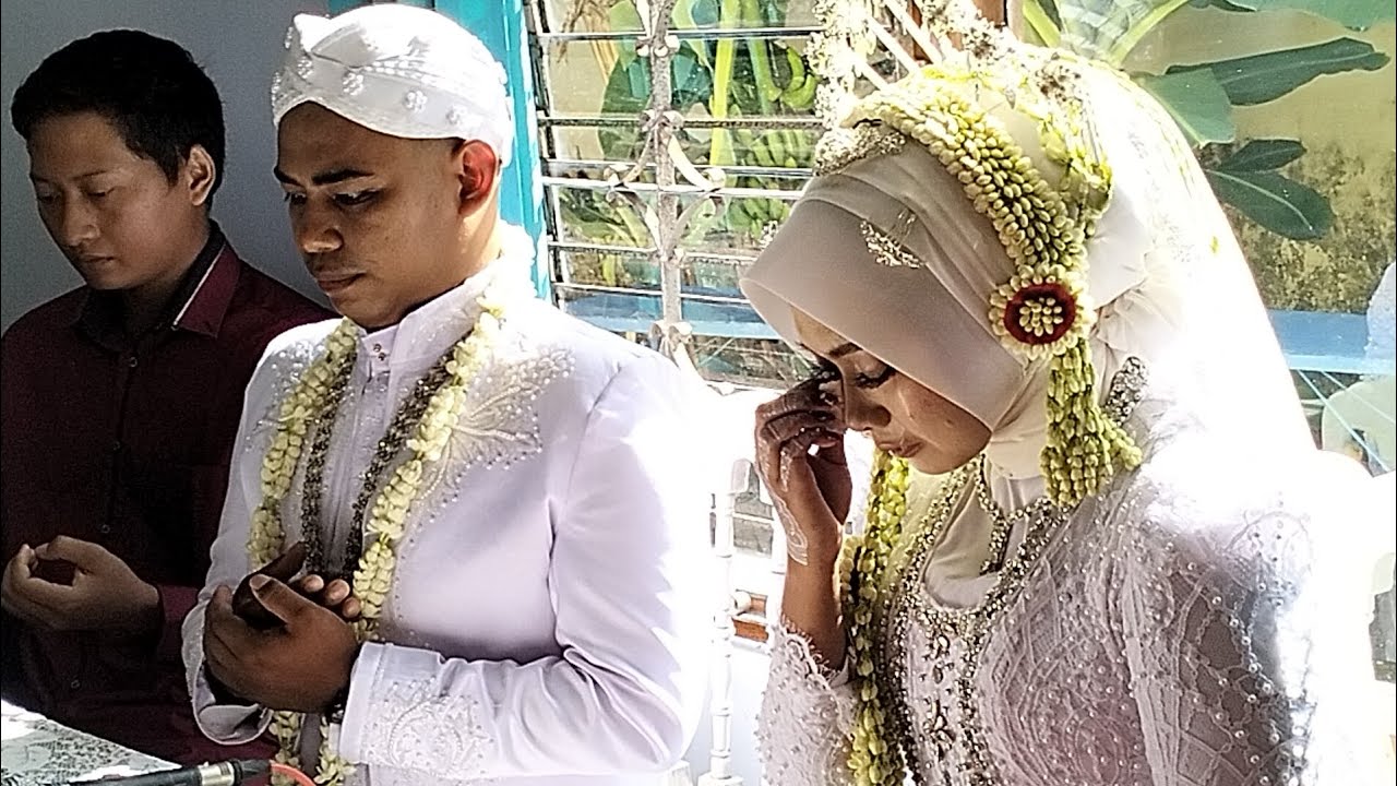 DETIK DETIK PENGANTIN WANITA MENANGIS HARU SAAT PROSES IJAB QOBUL PERNIKAHAN BERLANGSUNG
