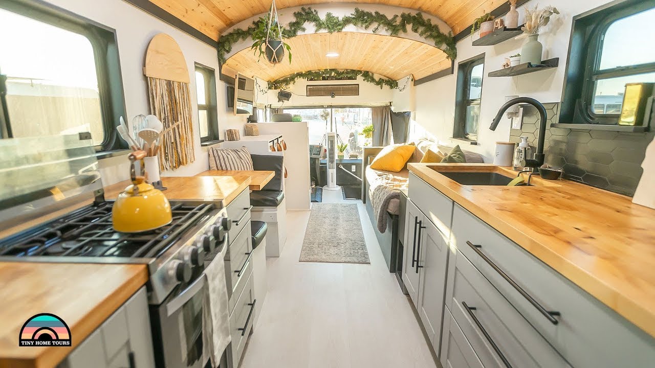 2005 40ft International School Bus Conversion w/ 10
