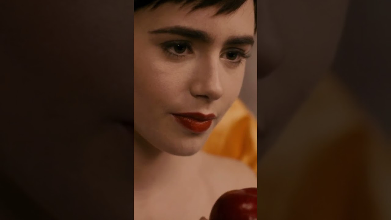 Snow White And The Apple | Mirror Mirror