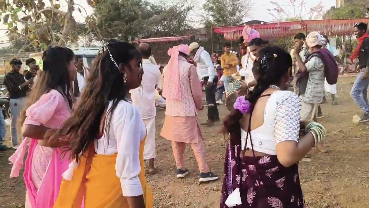 आदिवासी 🏹भील पारंपरिक 🌿रूप से शादी में ढोल 🏹 शहनाई पर नाचते हुए 🙏लाइक कमेंटसब्सक्राइब