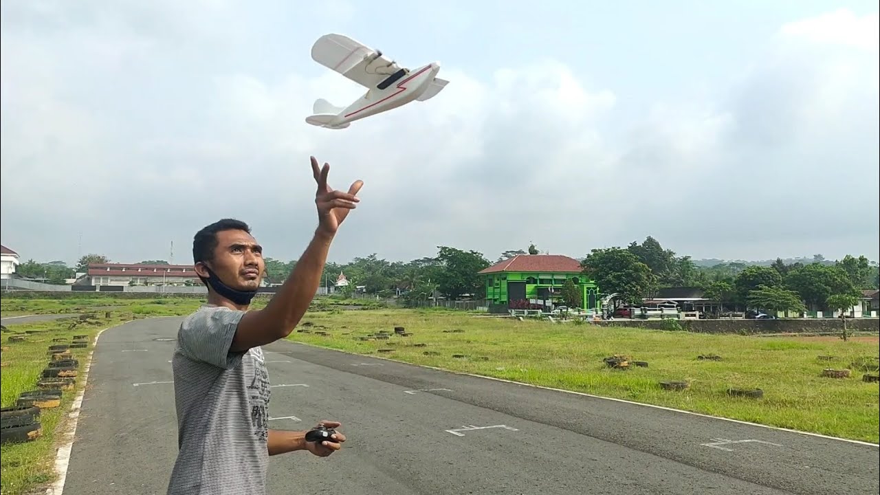 TERBANG PESAWAT RC MINI TRAINER DARI MESIN DRONE