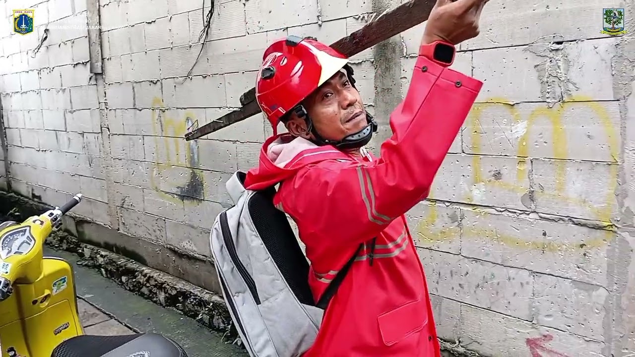 Penanganan Dampak dari Bencana Angin Kencang di Kelurahan Kalibaru