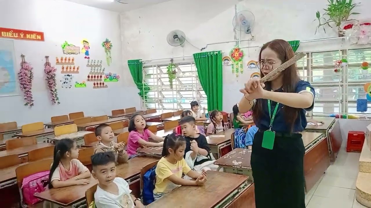 Class 1A speaking body part in Thoi Hoa primary school