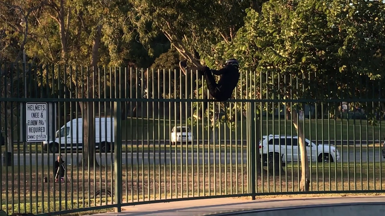 front flip to fence (nathan angle) - 980054-2