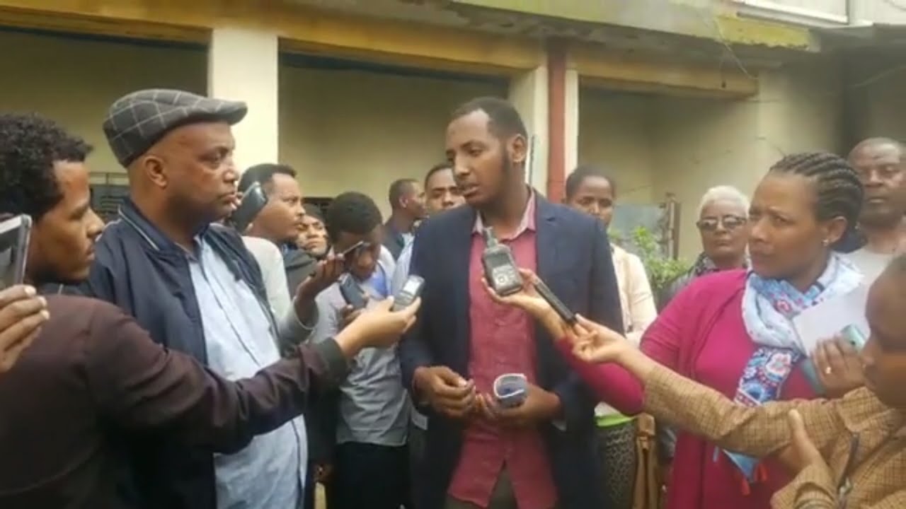 ጀግናው ሙባረክ ማእከላዊ ተገኝቶ  በማእከላዊ ስላሳለፈው ለጋዜጠኞች ሲያብራራ
