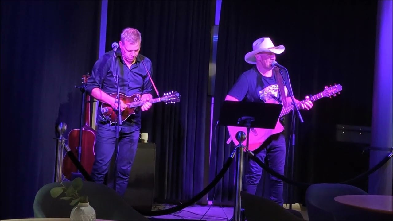 Martin Nilsson Duo underhåller, fin start på kryssningen med Birka Gotland den 10 sep 2025