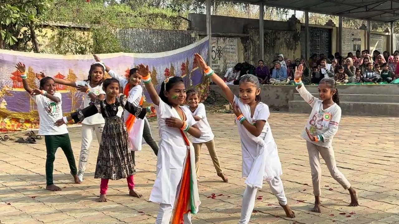 નાના બાળકો દ્વારા બાળસૃતિ પ્રસ્તુત કરી નવાફળિયા પ્રાથમિક શાળામાં ૨૬ મી જાન્યુઆરી 
