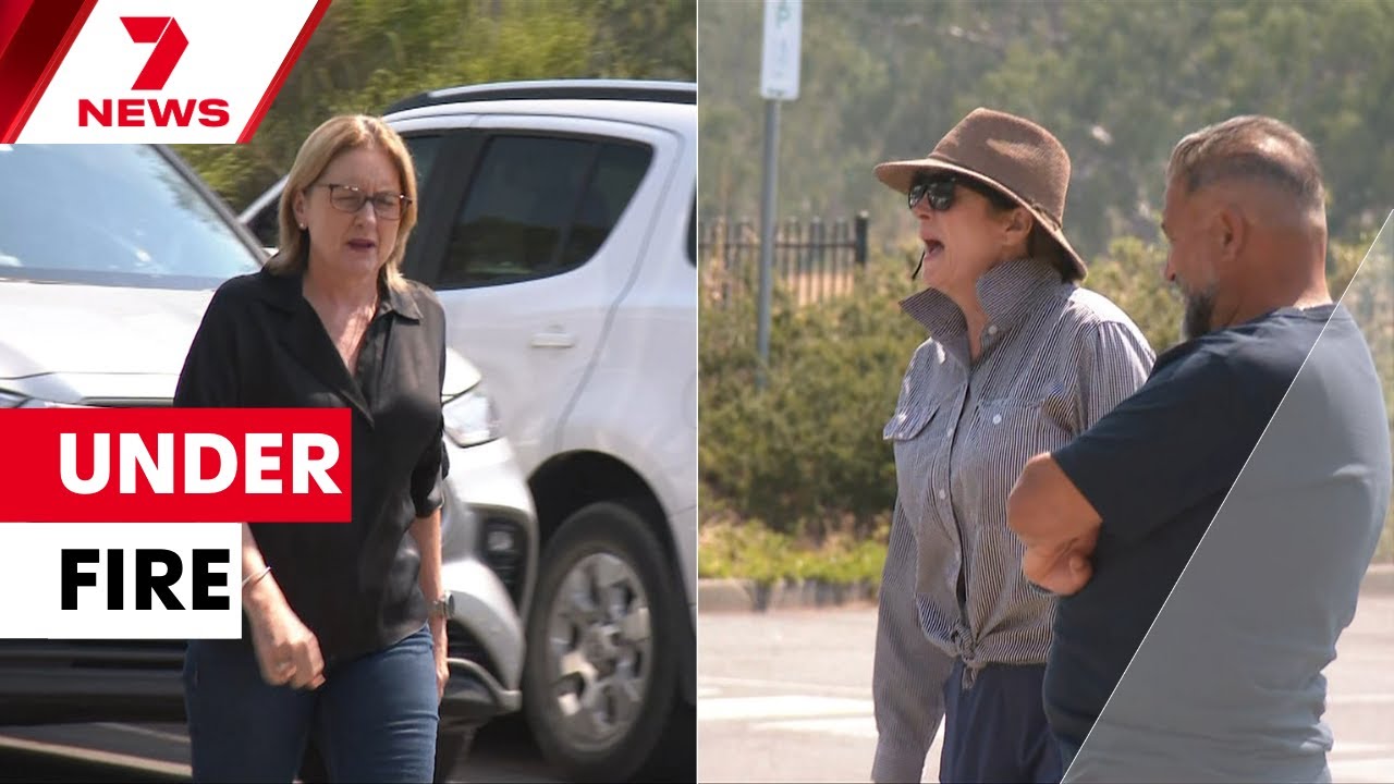 Victorian premier's fiery reception in the bush fire zone | 7NEWS
