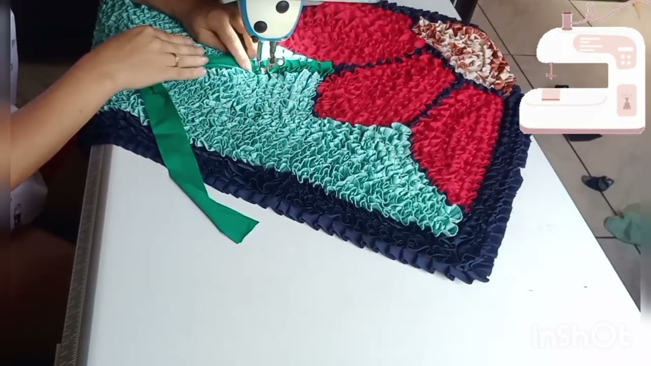 Finalizando mais um tapetinho de frufru manual medida 70x50 🌺🌺#tapetefrufru #empreendernoartesanato