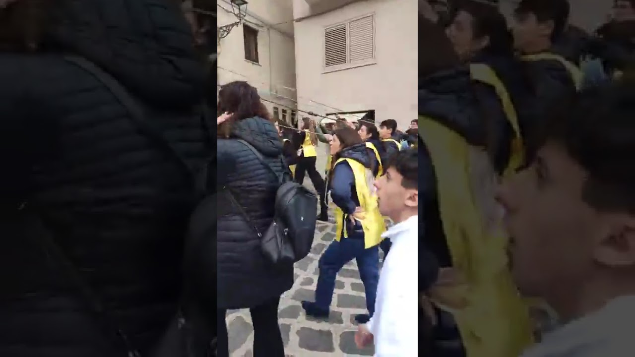 Suggestiva processione di San Leone per le viuzze di questo borgo siciliano