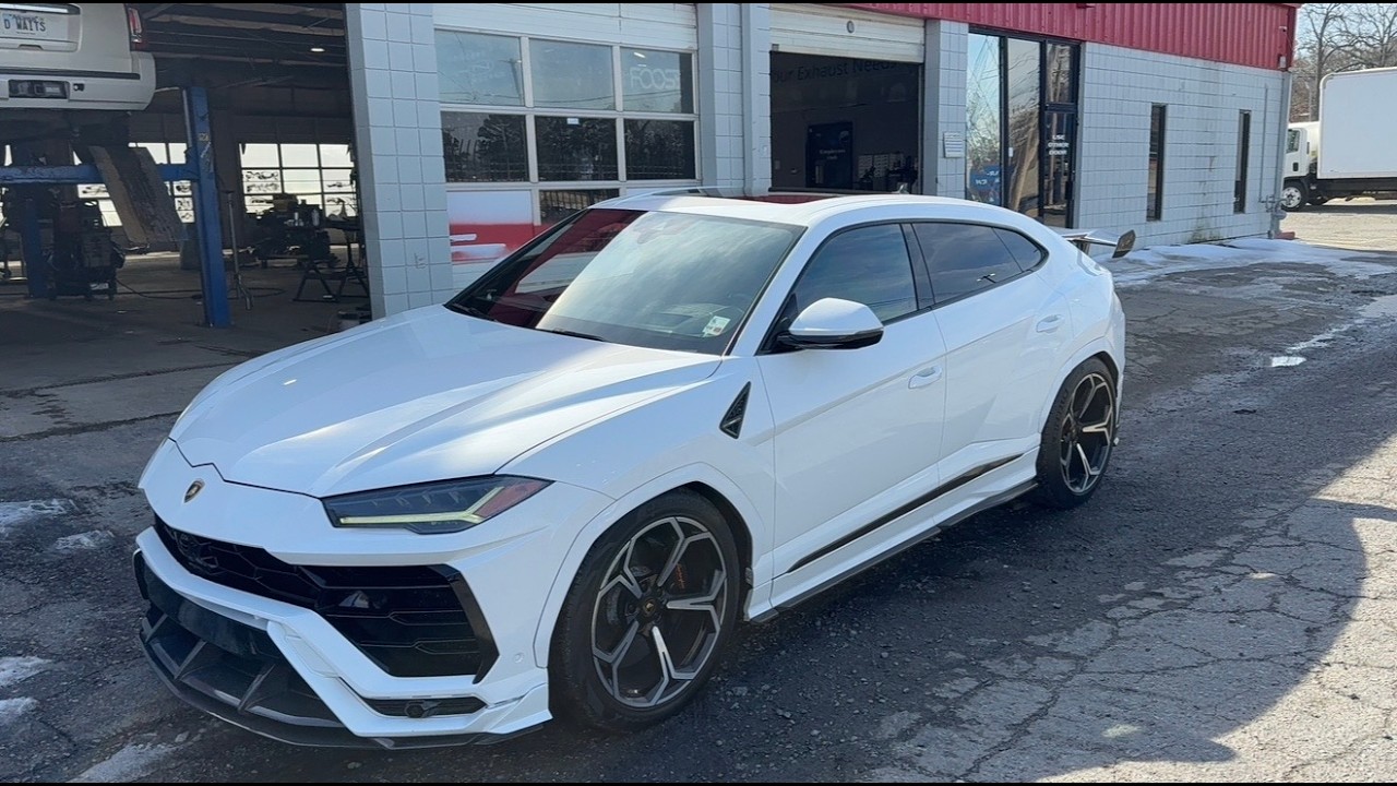 Muffler delete on my 2021 Scat pack! AND SEEN A SNOW WHITE URUS