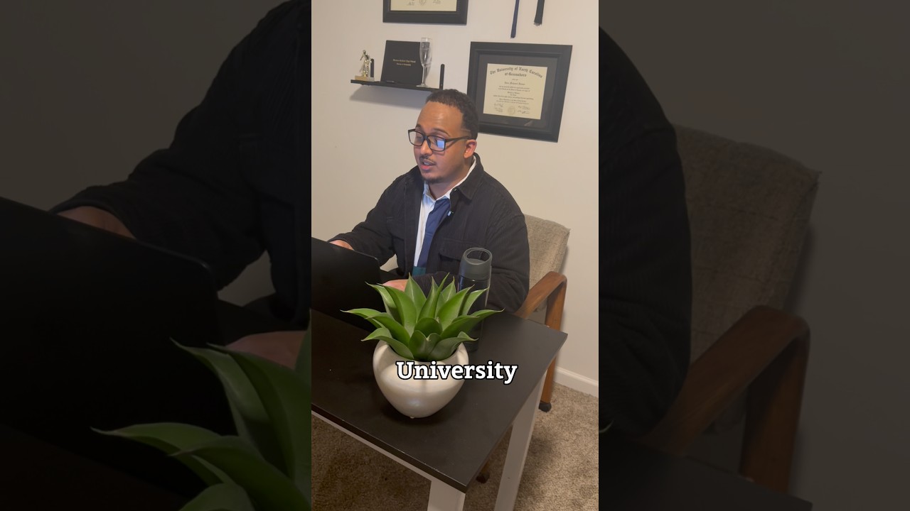 Online Classes In Community College Vs. University 💻 #shorts #funny #college
