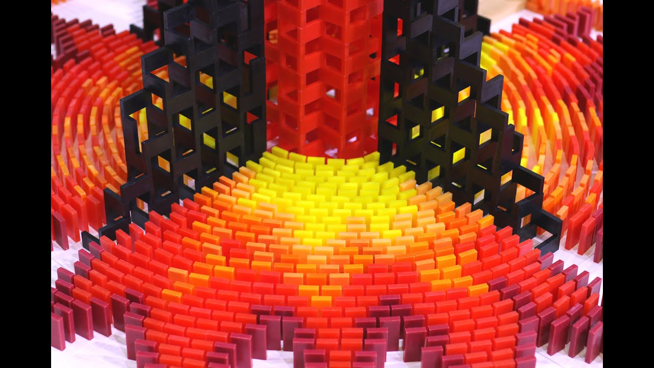 200,000 Dominoes - The Incredible Science Machine