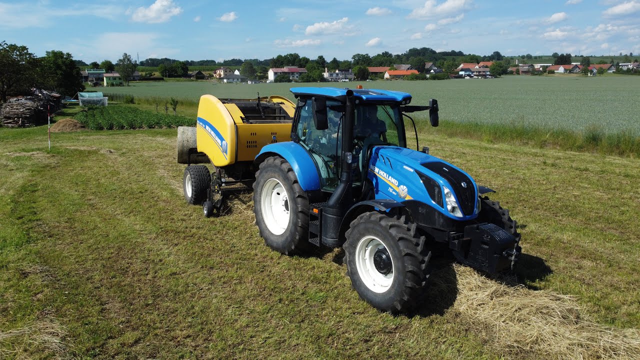 Lisování kulatých balíku sena   New Holland T6.180  New Holland Roll-belt 150