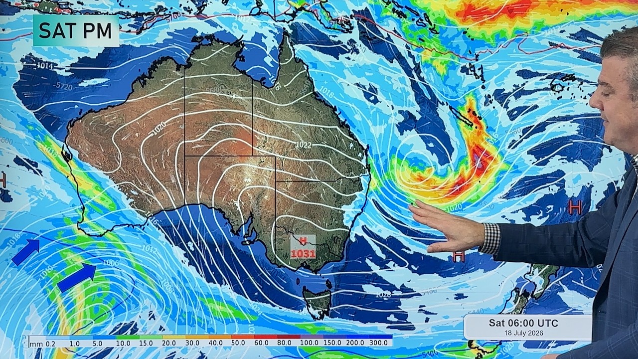 Oz: Some heavy rain both east & west, dry in between