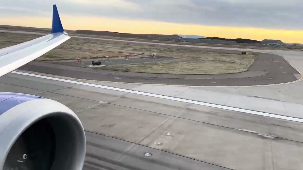 United Airlines B737 Max 8 landing in Denver #unitedairlines #b737max #morning #max8 #landing #land