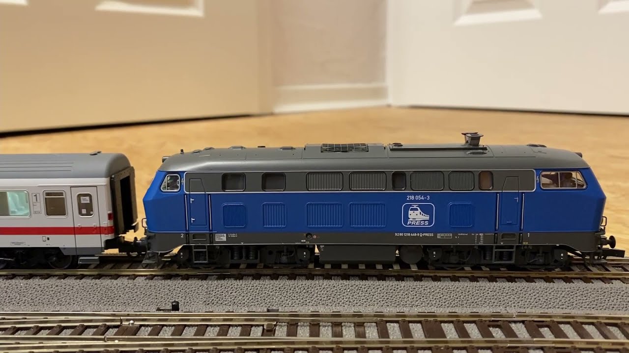 Roco 218 PRESS 70755 mit Trix IC 2013 - Ersteindruck von Sound und Motorgeräusch - Bodenbahn