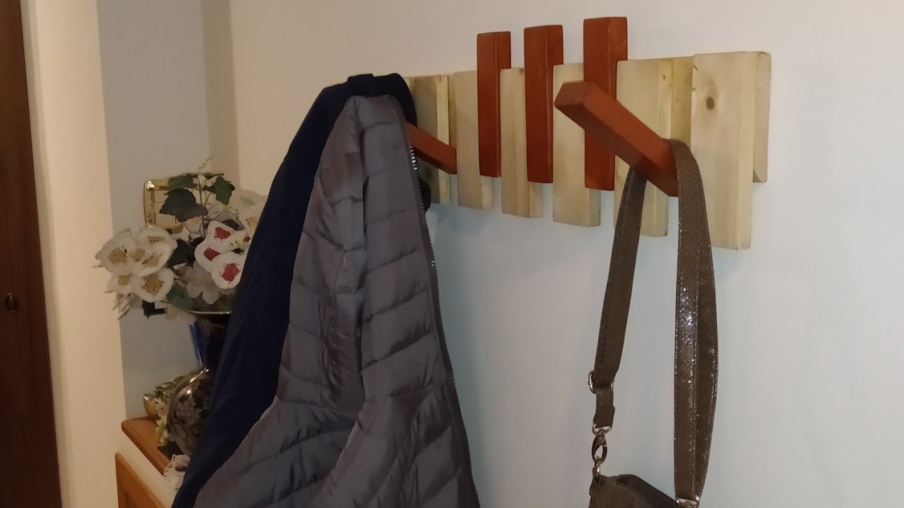 Appendiabiti in legno fai da te/ DIY wood coat rack