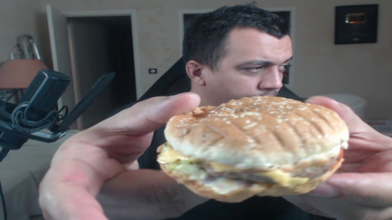 DEGUSTATION DE MON PLU GROS KEBAB AVEC TRIPLE VIANDE