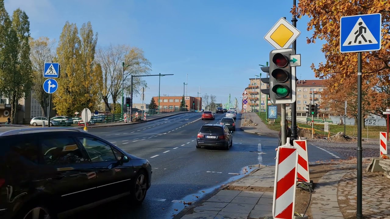 Klaipėda, Pilies - Žvejų šviesoforai. Lentelė su žalia rodykle(1) Sign with green arrow. Turn on red