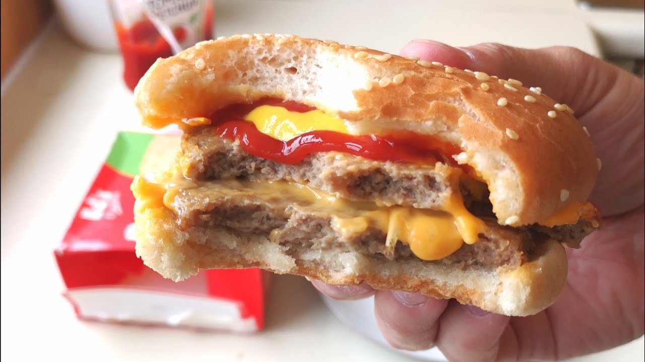 Ed's Easy Diner Double Cheese Burger | New | Iceland | Food Review