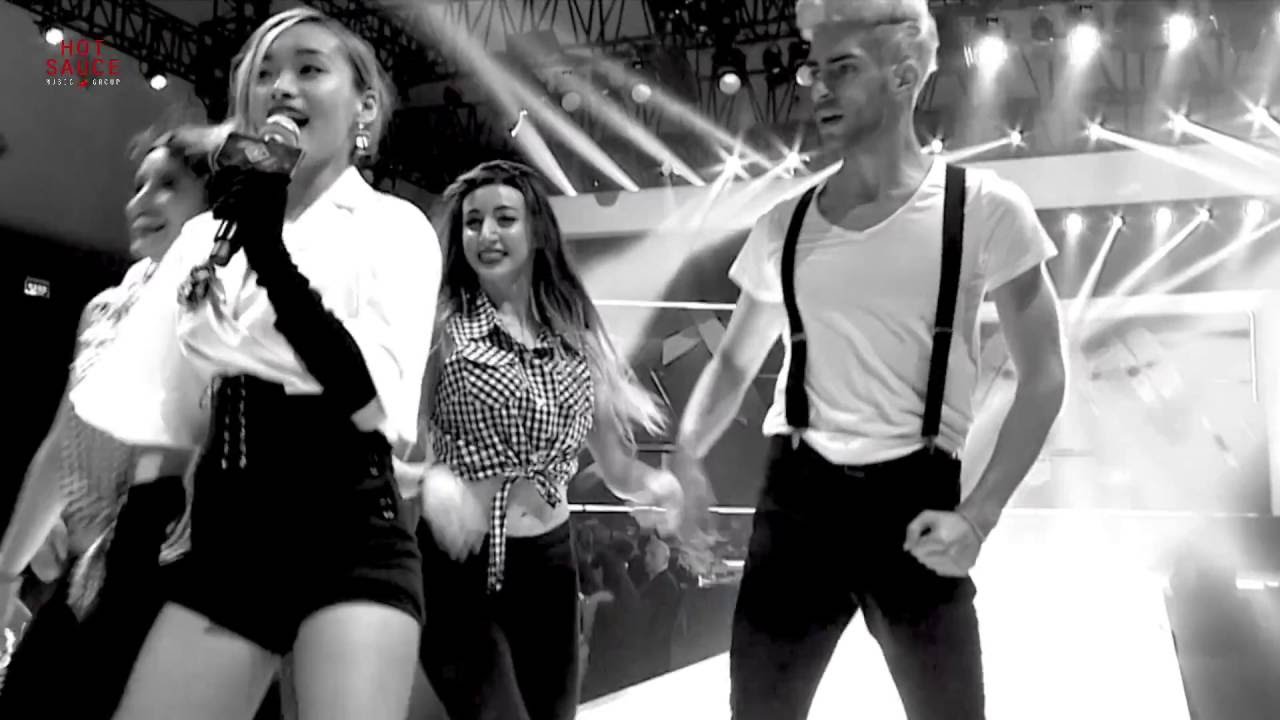 Lexie 刘昱妤 려위위-  Trouble Performance in 上海 Shanghai 华谊兄弟 presents: FASHION POP 2016