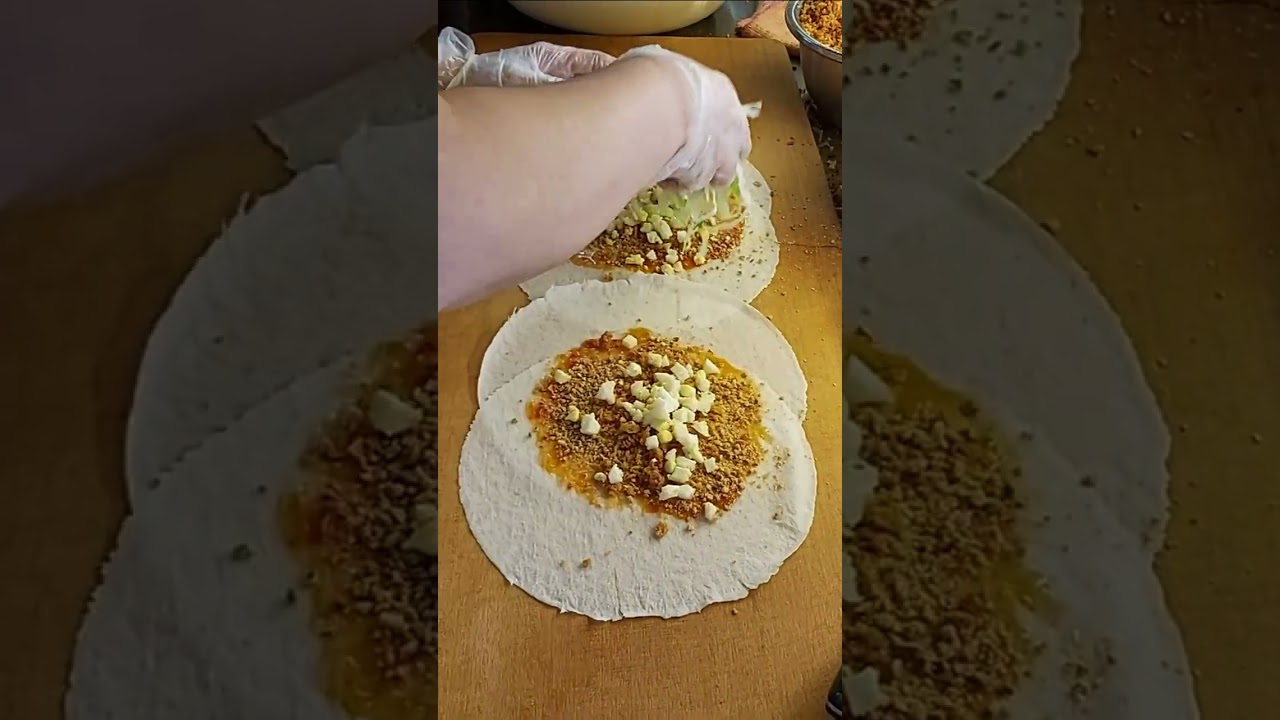 Things To Eat In Singapore | Popiah | Local Food Singapore #Shorts
