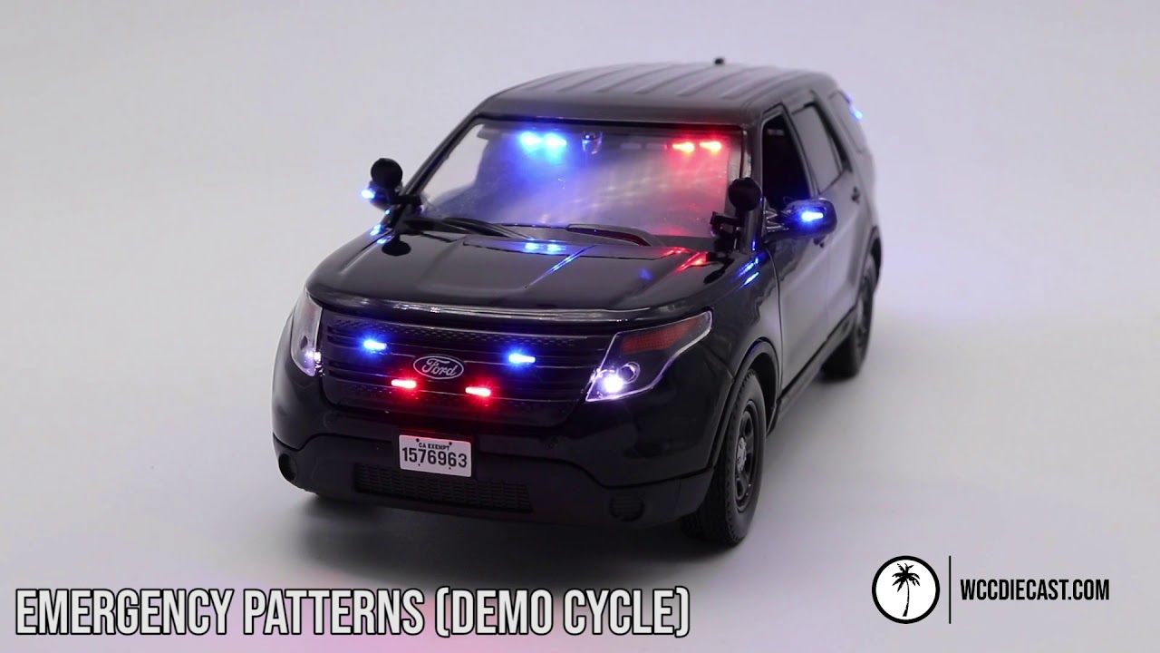 1/24 Undercover Ford Police Interceptor w/ Working Lights Diecast