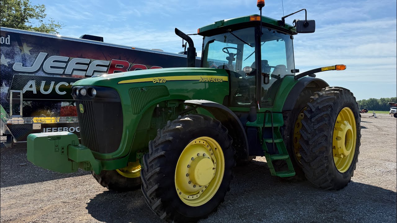 Lot 1000 August 2025 - 2002 John Deere 8420