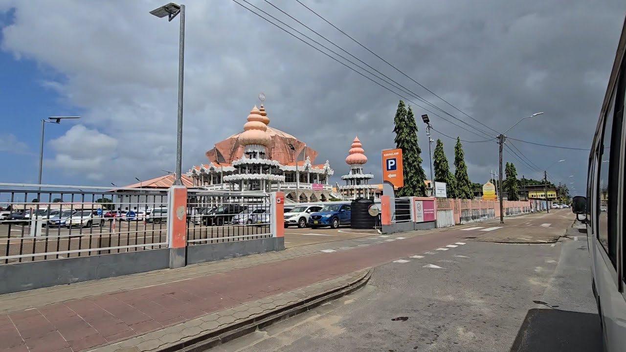 Streets of Paramaribo : by bus -3- . Coesewijnestraat ...       #suriname    #paramaribo