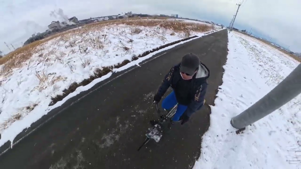 Cycling Besides the Snow to Buy groceries-Japan Winter Season 