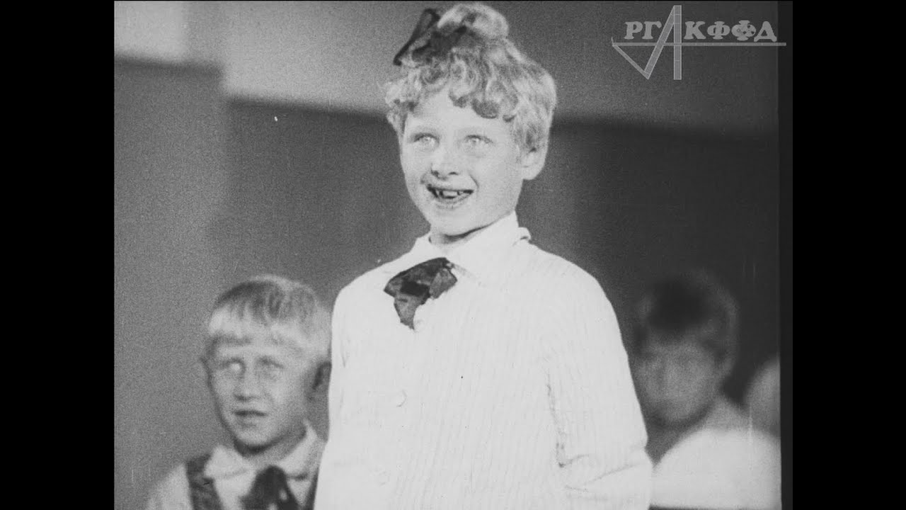 «Надя Данилова и Рустем Бориасланов идут в школу» (Союзкиножурнал, 1933 г.)