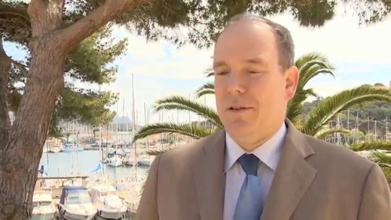 Le Prince Albert II visite les installations de l'Île des Embiez