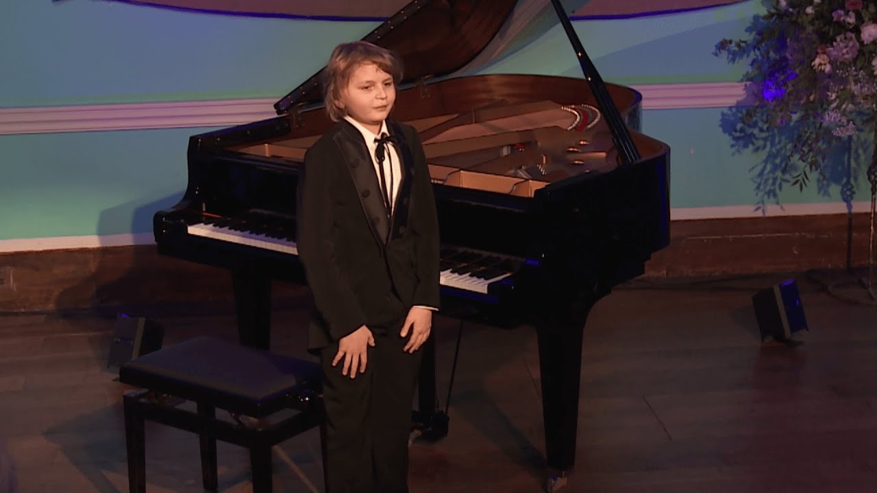 Robert Schumann - Papillons, op. 2/ Elisey Mysin