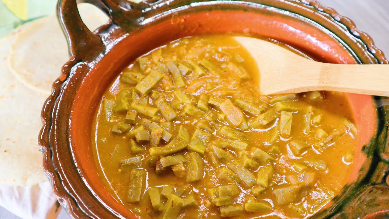 NOPALES EN SALSA DE TOMATE VERDE Y JITOMATE COMIDA MUY FACIL DE PREPARAR, RAPIDO Y MUY DELICIOSA.