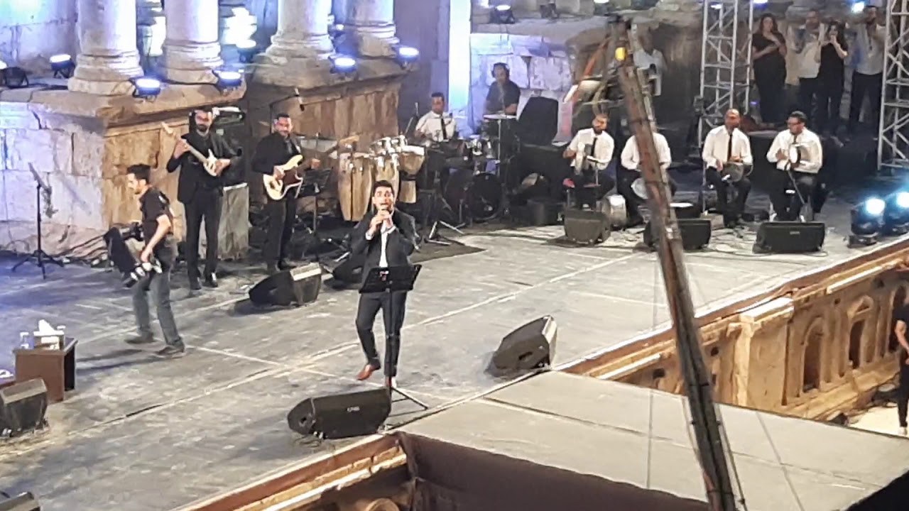 علي الكوفيه محمد عساف